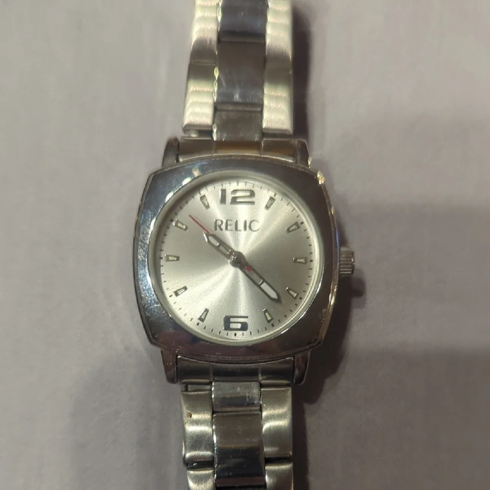 Watch Relic Silver Tone Link Bracelet Style